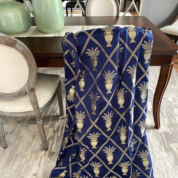 🎬✨Tv Show “UMBRELLA ACADEMY ” - (Set of x2) Custom Drapes -The Handler Office - Picture 6 of 11